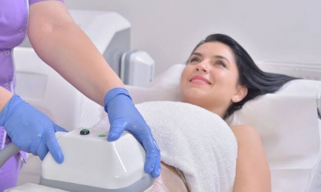 Cryolipolysis applicator on the abdomen