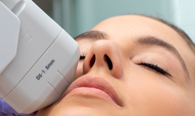 Radiofrequency skin tightening handpiece on the face